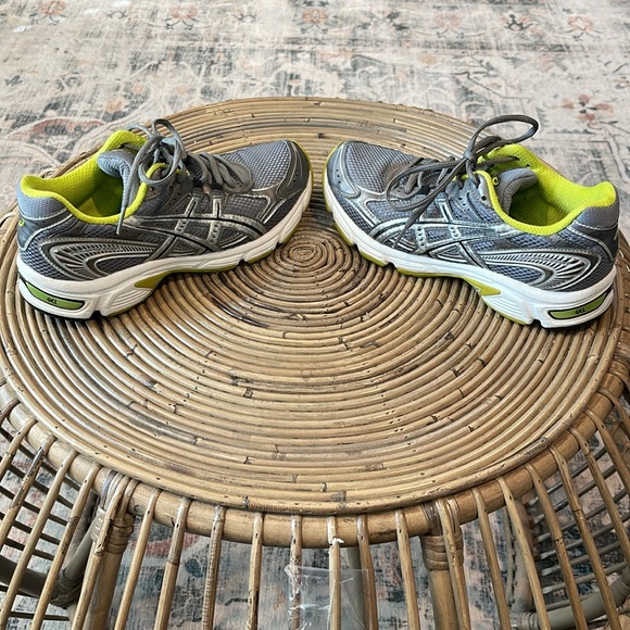 ASICS - Picture 3 of 4